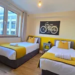 Colourful City Centre Hideaway, Sleeps 6