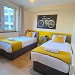 Colourful City Centre Hideaway, Sleeps 6