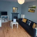 Clonbur House - Two Bedroom Village Apartment