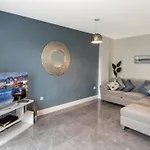 Designer Waterfront 3 Bedroom Exec Apartment