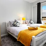 Designer Waterfront 3 Bedroom Exec Apartment
