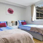 Executive Harbour Suites A