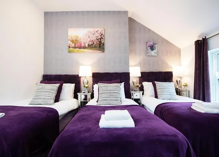 Luxury Cottage - City Center - Large Garden With Hot Tub -7 Bedrooms-4 Bathrooms