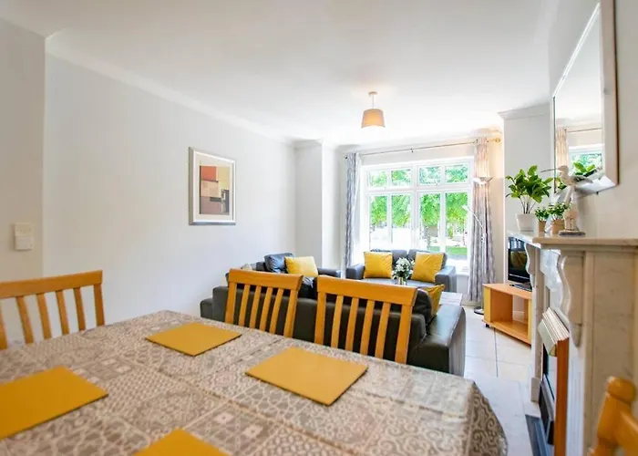 106 - The Townhouse By Shortstays