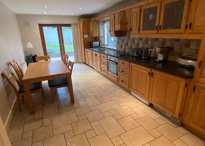 Cosy 4 Bedroom Galway House With Rear Garden Patio
