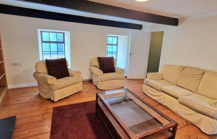 8 Bedroom Townhouse