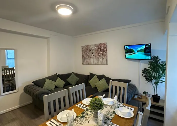 Mary Street Apartment