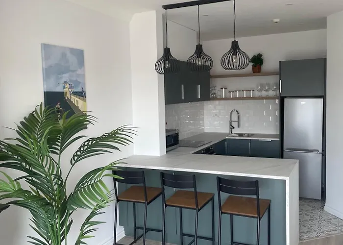 Modern And Spacious Apt5 Sleeps 6 Free Parking