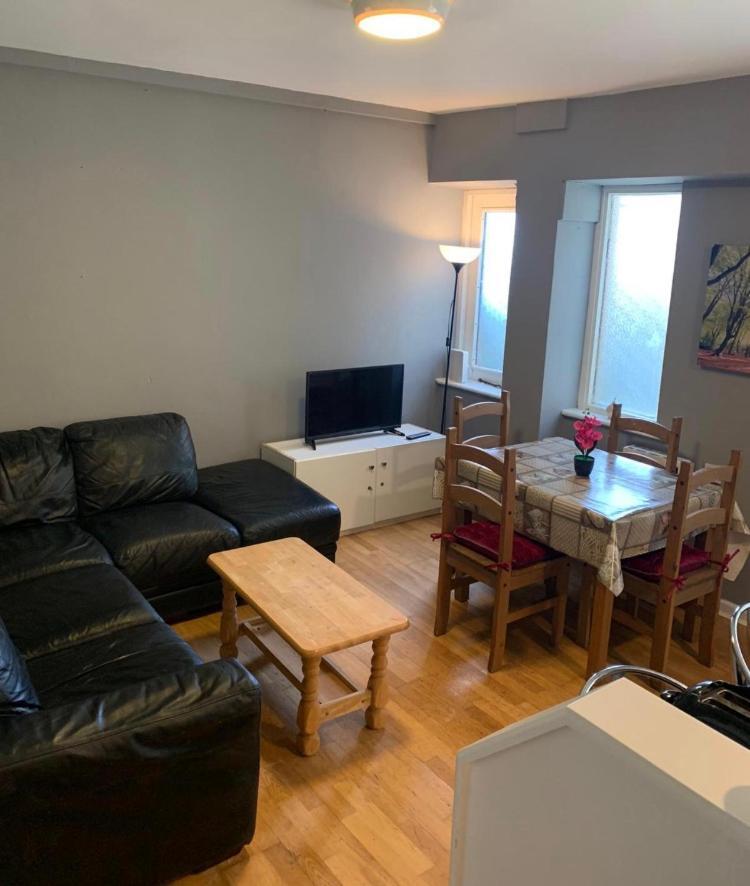 Cheap Budget Apartment *