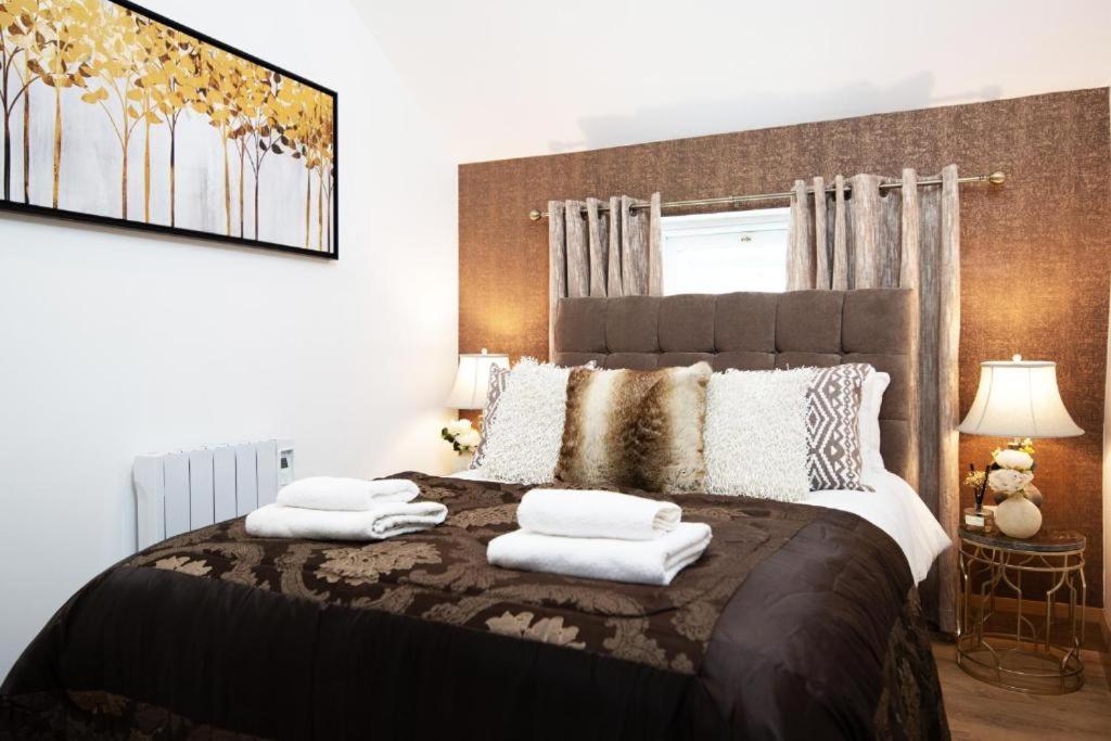 Luxury - Center - Large Garden With Hot Tub -7 Bedrooms-4 Bathrooms Apartment *
