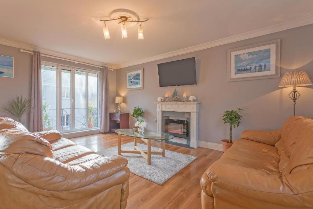 Town Square Townhouse - Location In * Galway