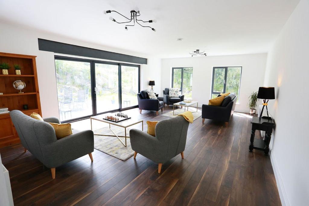 Luxury 6 Bedroom Spiddal Villa, Jacuzzi, Balcony Villa Galway