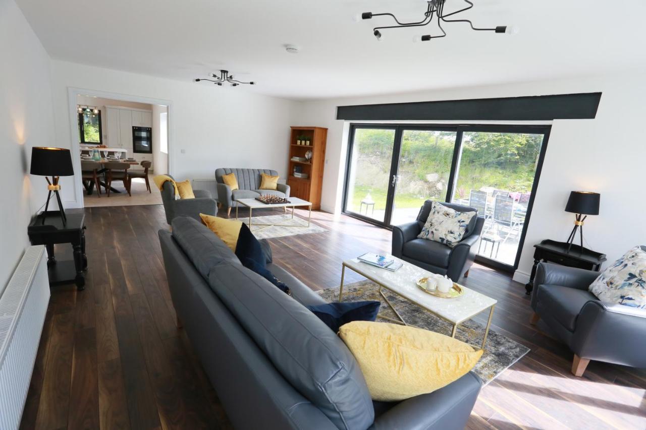 Villa Luxury 6 Bedroom Spiddal Villa, Jacuzzi, Balcony