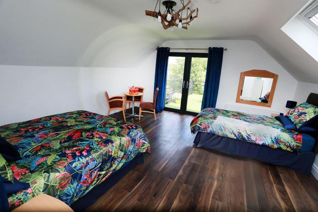 Luxury 6 Bedroom Spiddal Villa, Jacuzzi, Balcony * Galway
