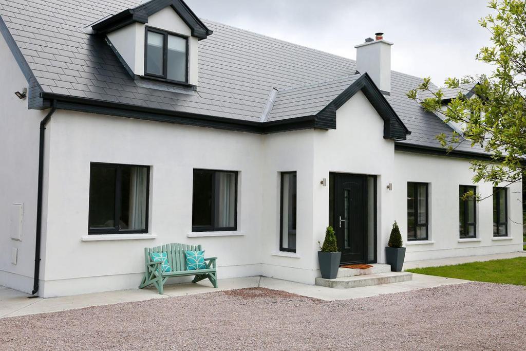Luxury 6 Bedroom Spiddal Villa, Jacuzzi, Balcony * Galway