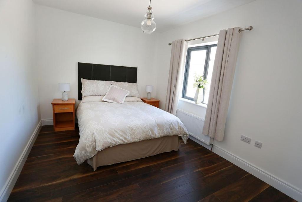 Villa Luxury 6 Bedroom Spiddal Villa, Jacuzzi, Balcony