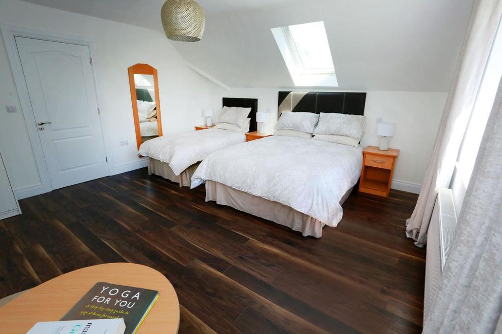 Villa Luxury 6 Bedroom Spiddal Villa, Jacuzzi, Balcony