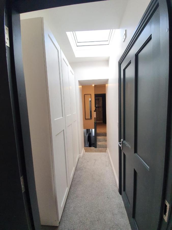 Large Townhouse In The Heart Of No 12 *