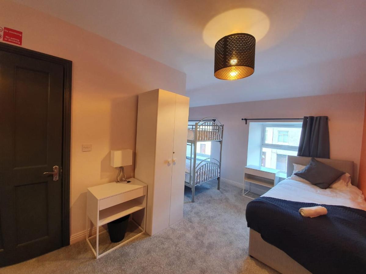 Large Townhouse In The Heart Of No 12 *