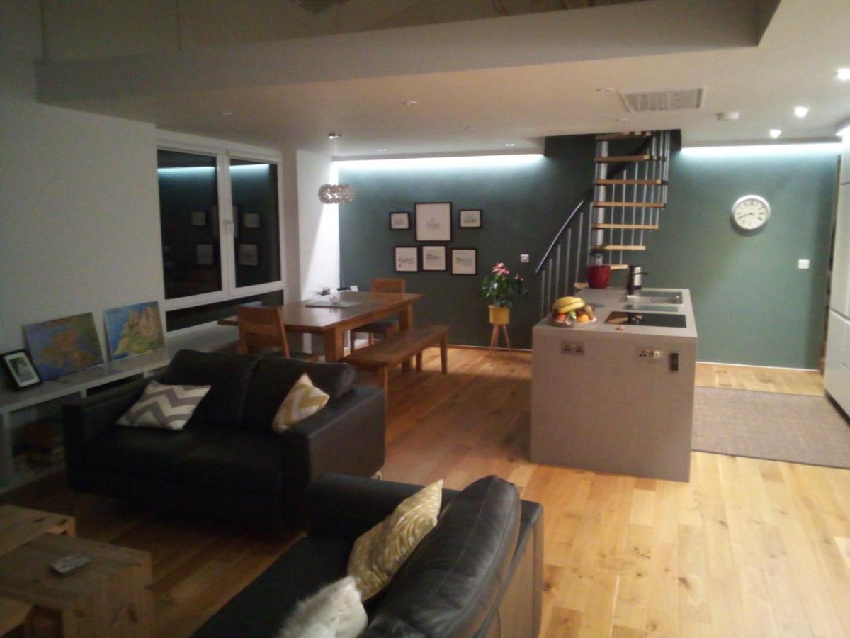 Apartment Spacious Contemporary Chalet Type Apartment. *