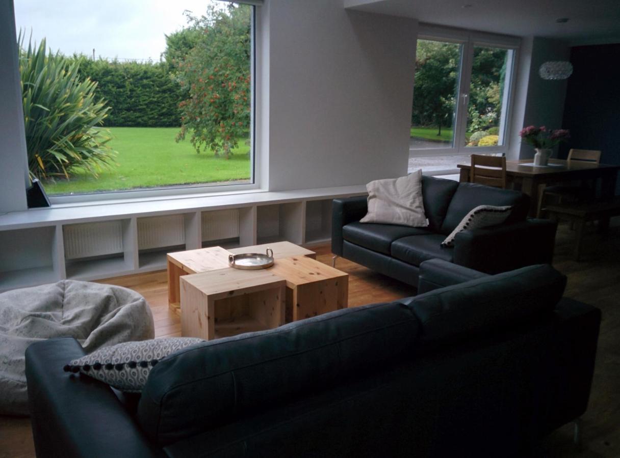 Spacious Contemporary Chalet Type Apartment. Apartment *