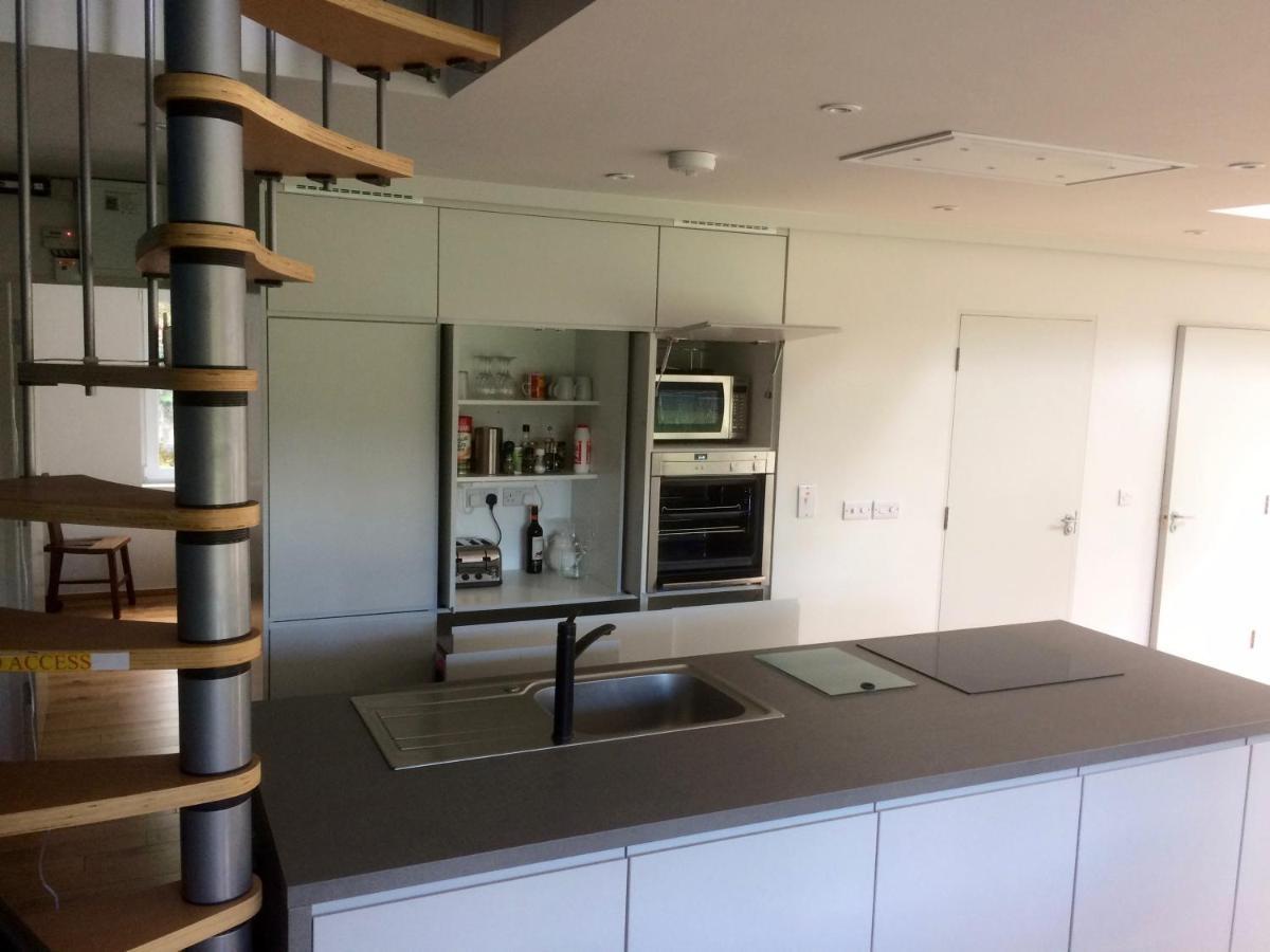 Spacious Contemporary Chalet Type Apartment. *