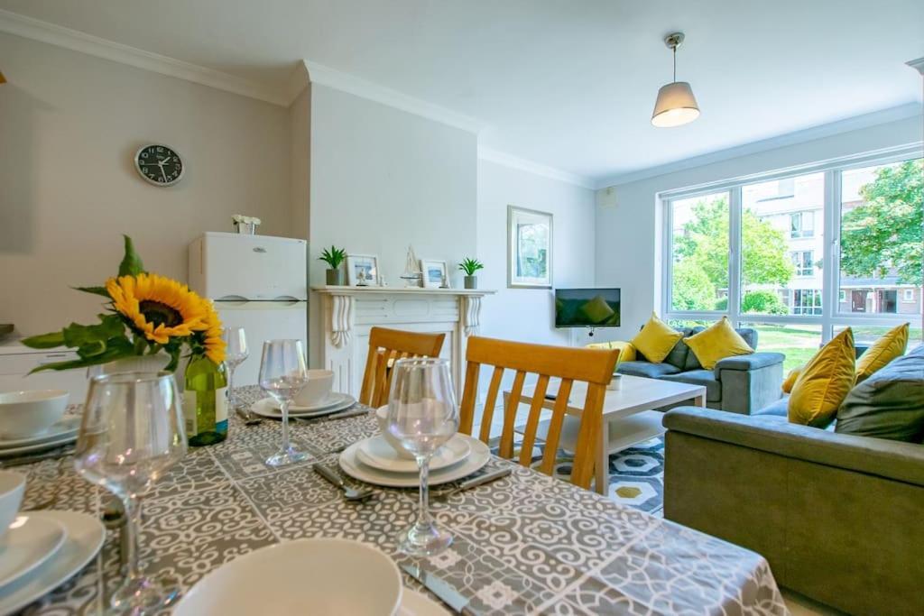74 - 4 Bed Townhouse With Parking Holiday home Galway