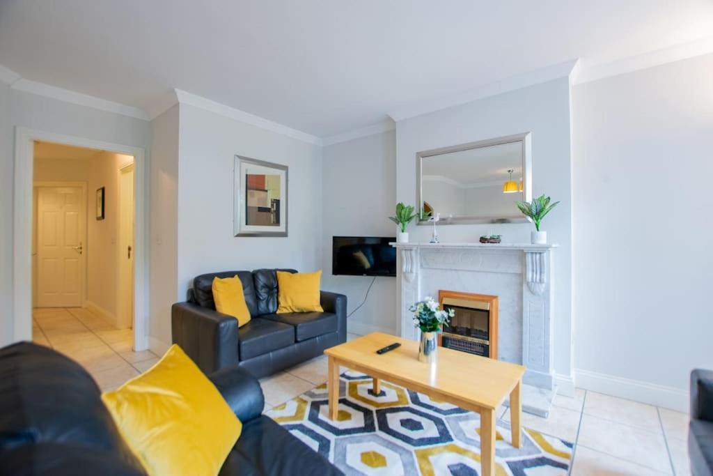 127 - Lovely 2 Bed With Parking *