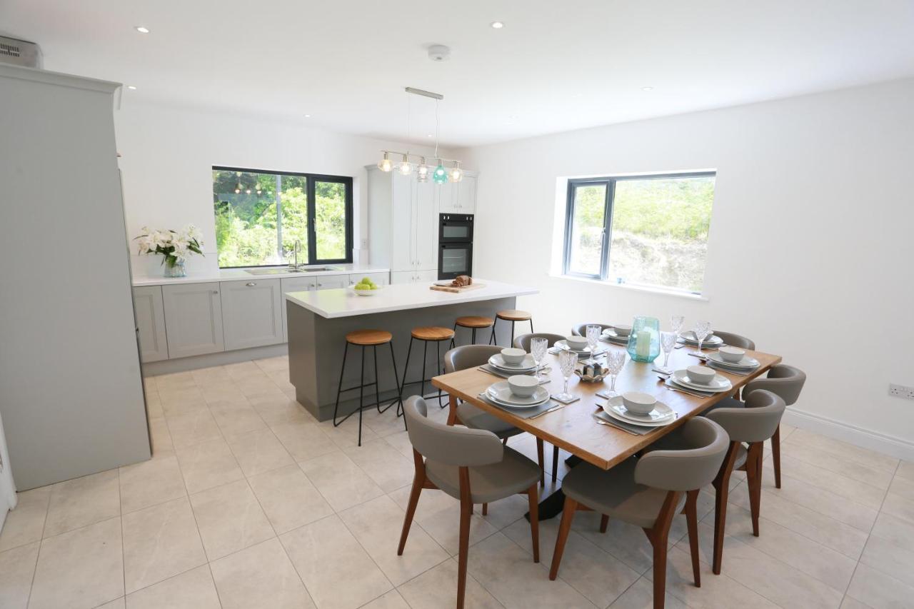 Luxury 6 Bedroom Spiddal Villa, Jacuzzi, Balcony * Galway