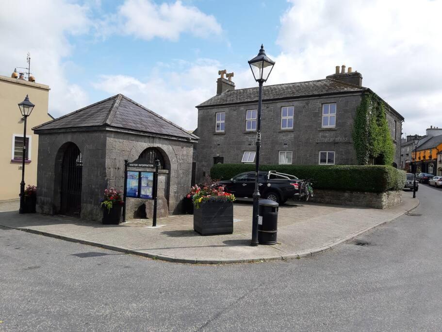 Clonbur House - One Bedroom Apartment Galway