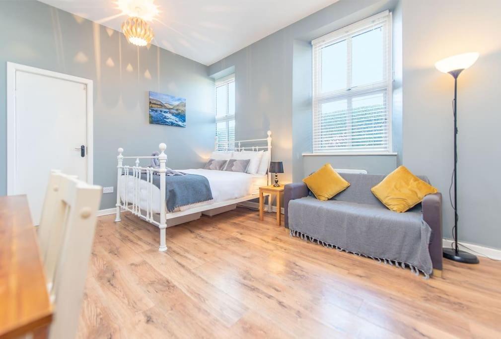 Clonbur House - Village Apartment