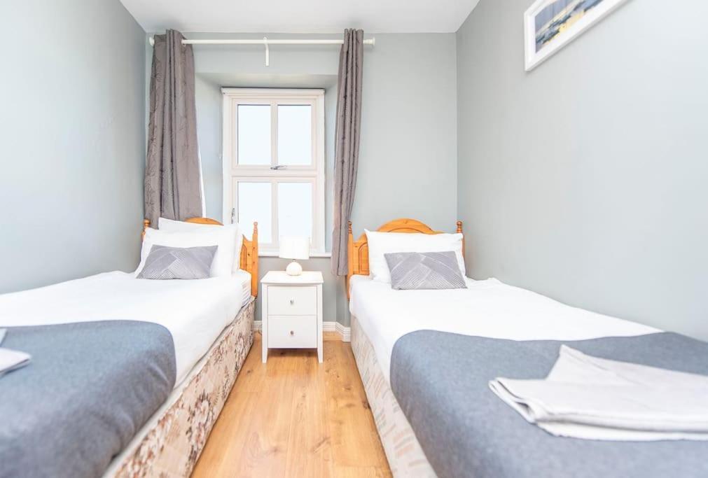 Clonbur House - Two Bedroom Village Galway