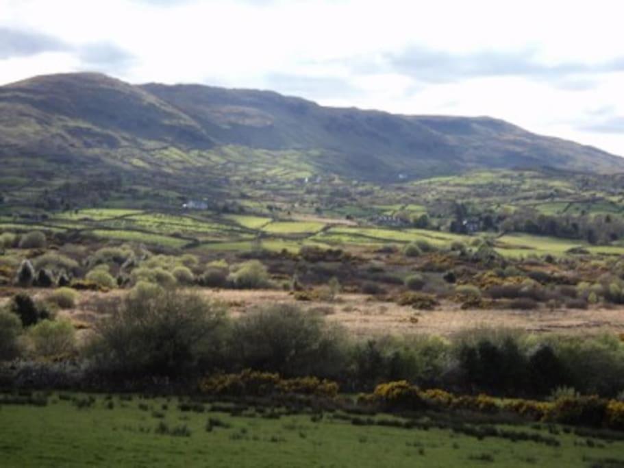 Clonbur House - Two Bedroom Village * Galway