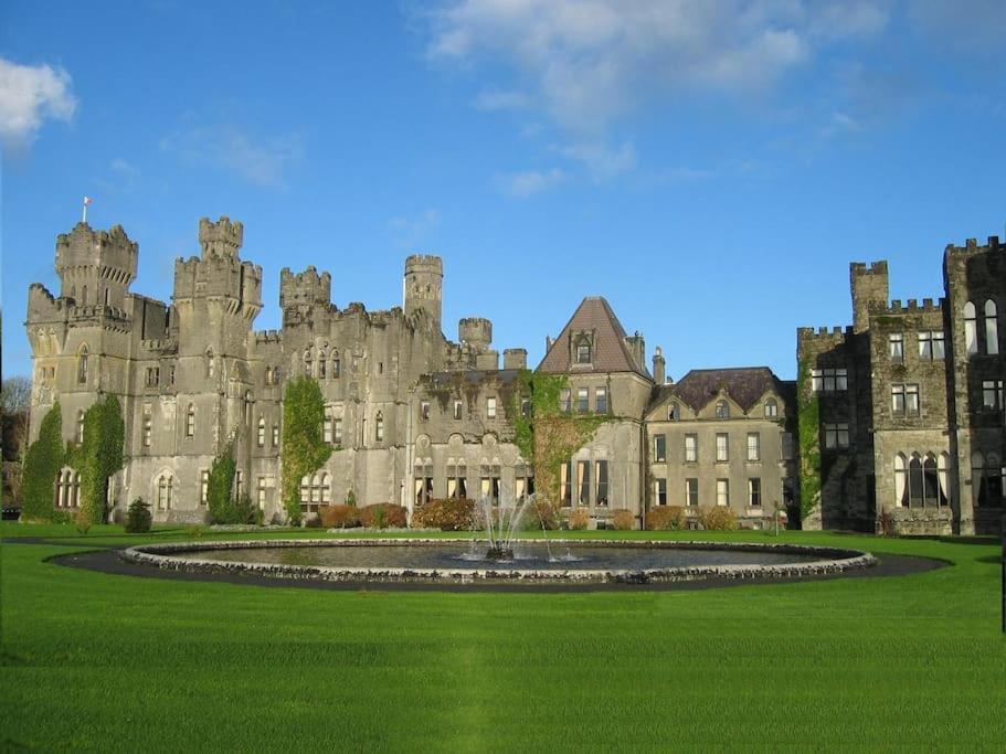 Clonbur House - Two Bedroom Village * Galway