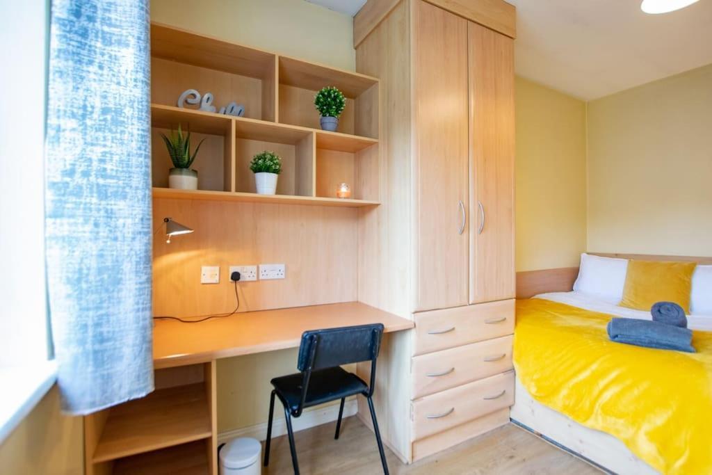Holiday home 22 - Spacious Duplex By Shortstays