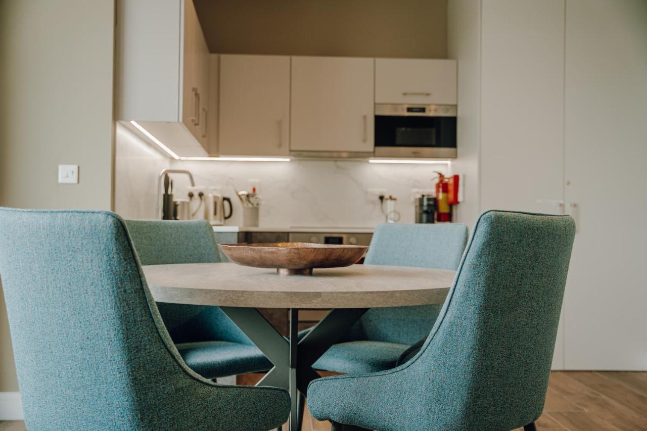 Shoreline Apartment *