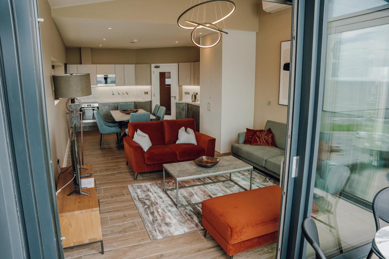 Shoreline Apartment