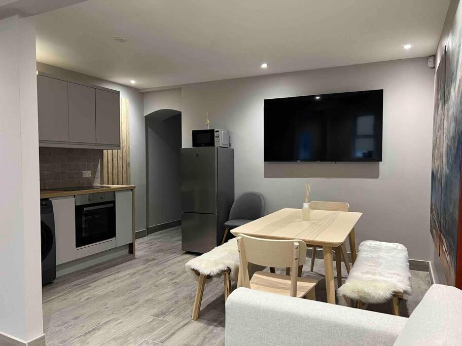 “the Art House 6” Galway, Woodquay Holiday home *