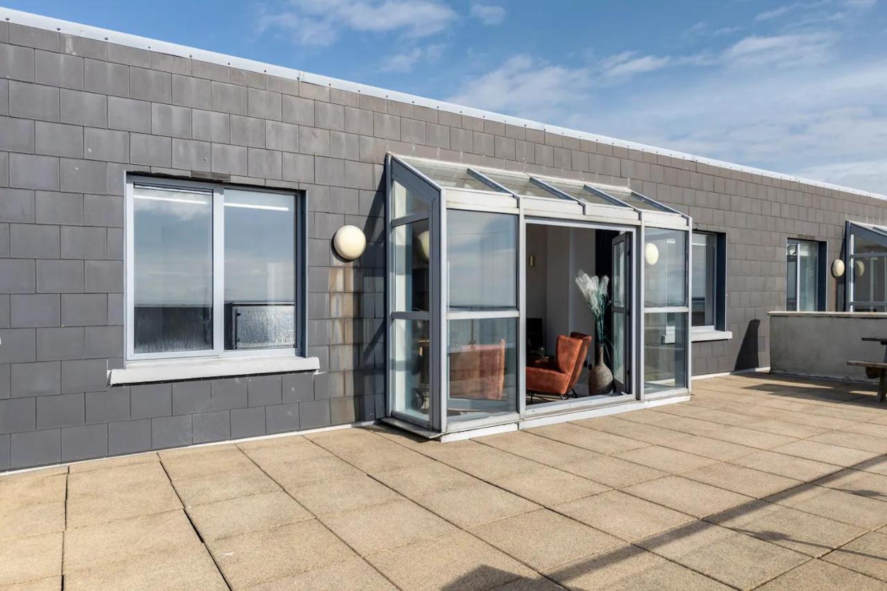 Bay Sea View Apartment *