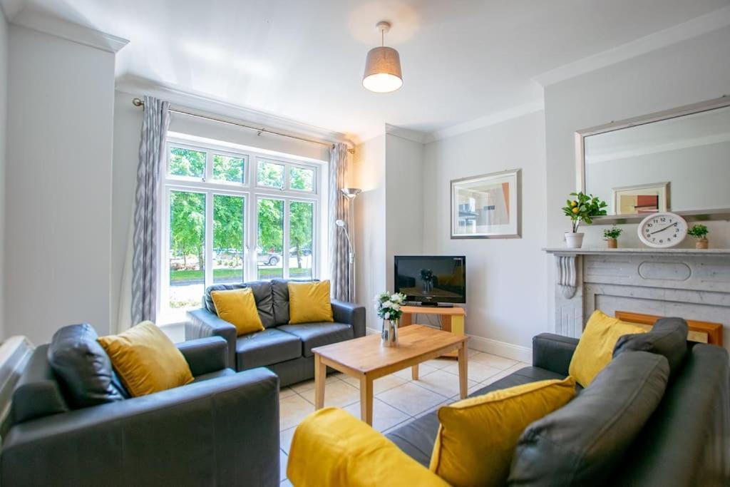 105 - Lovely Townhouse By Shortstays