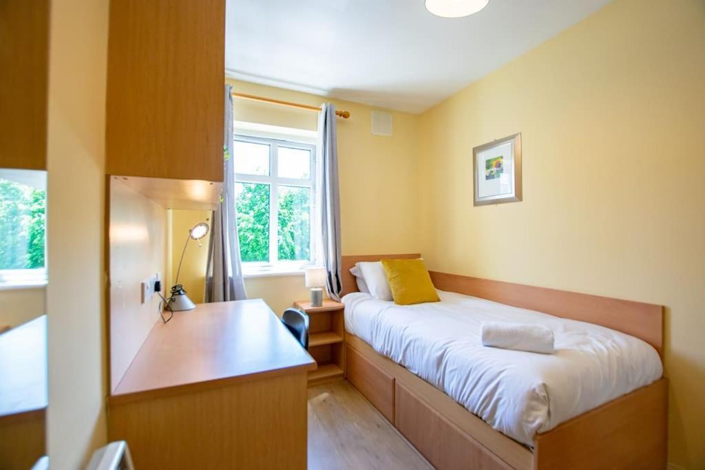 105 - Lovely Townhouse By Shortstays *