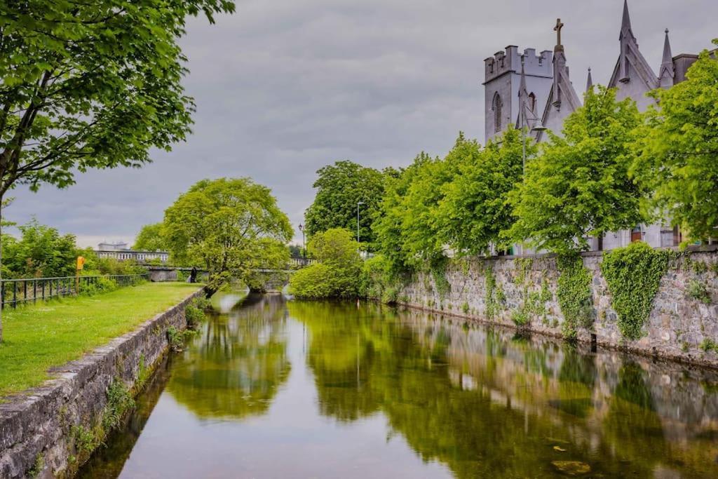 Center-3 Min Walk To Town Square * Galway