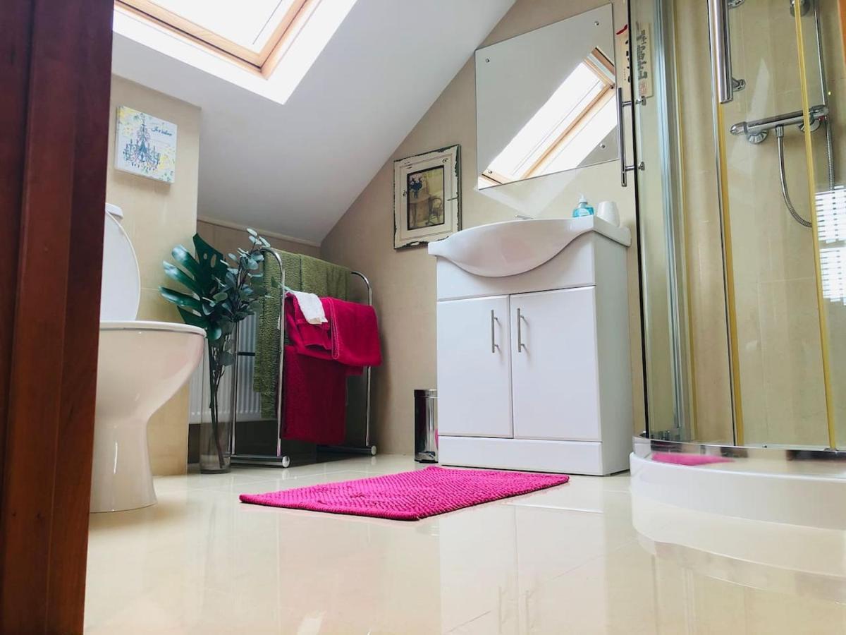 Connemara. 3 Bedroom, 8 Bed, Holiday home *