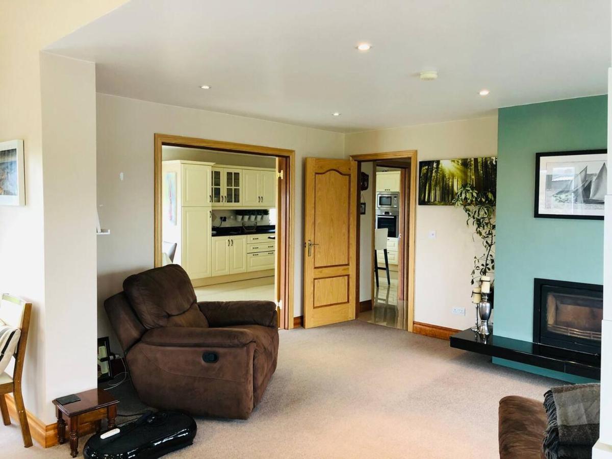 Connemara. 3 Bedroom, 8 Bed, Holiday home *