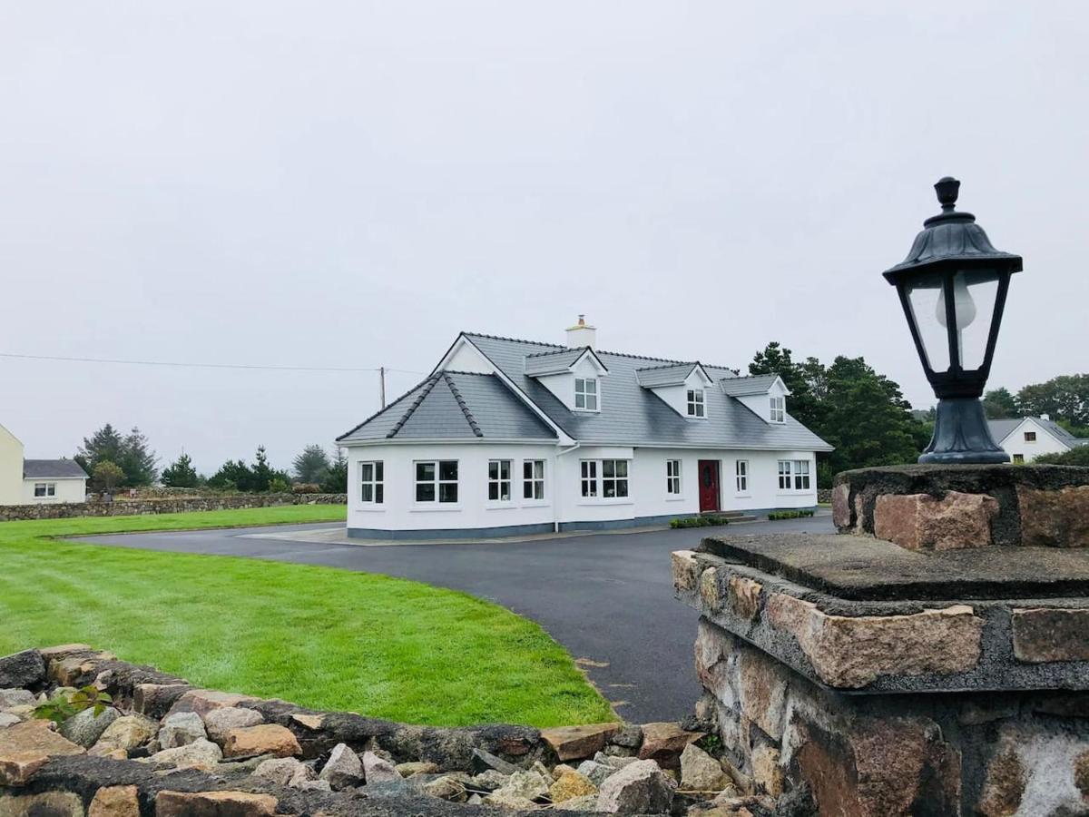 Connemara. 3 Bedroom, 8 Bed, Holiday home *
