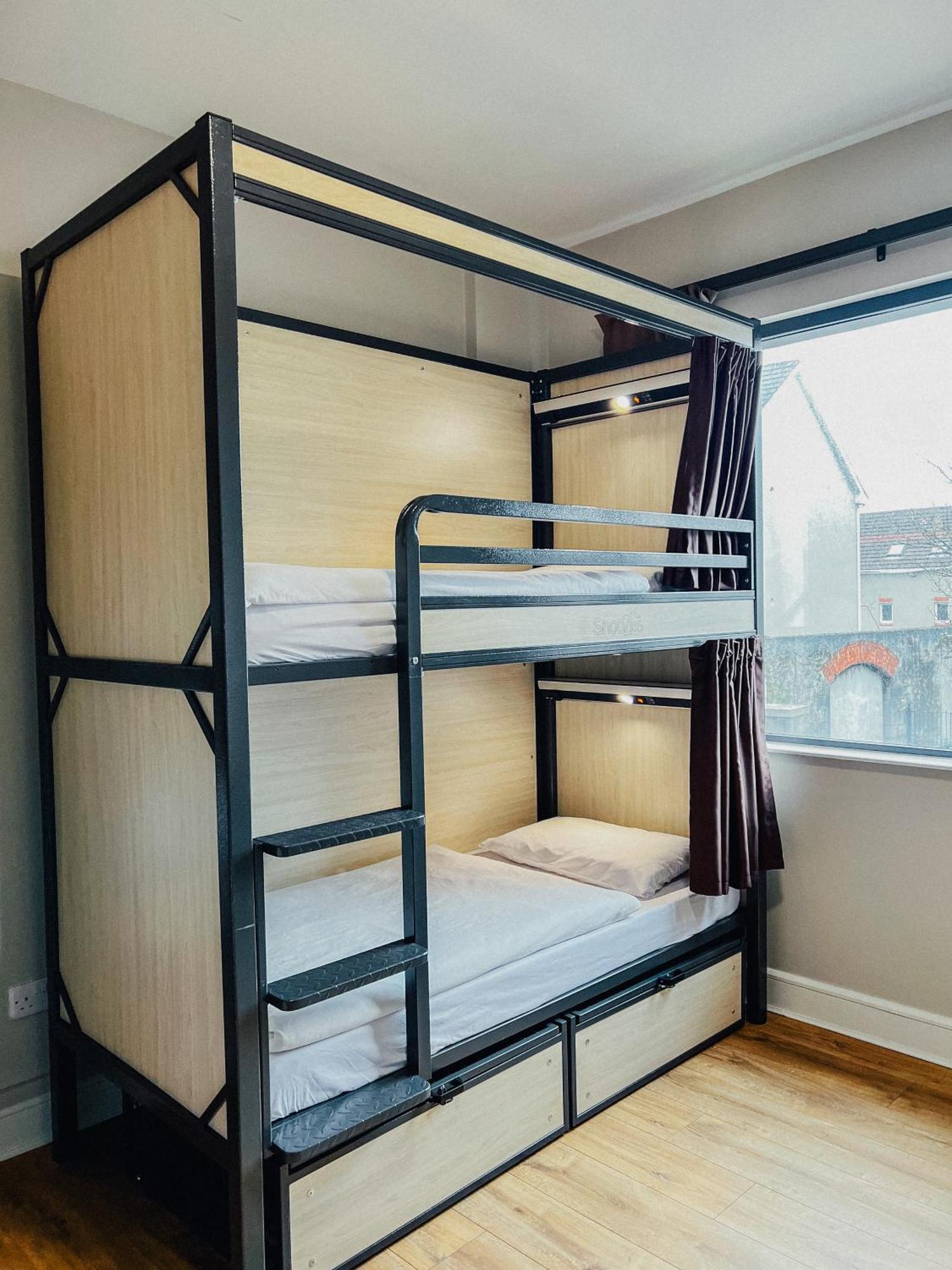 Snoozles Centre Hostel