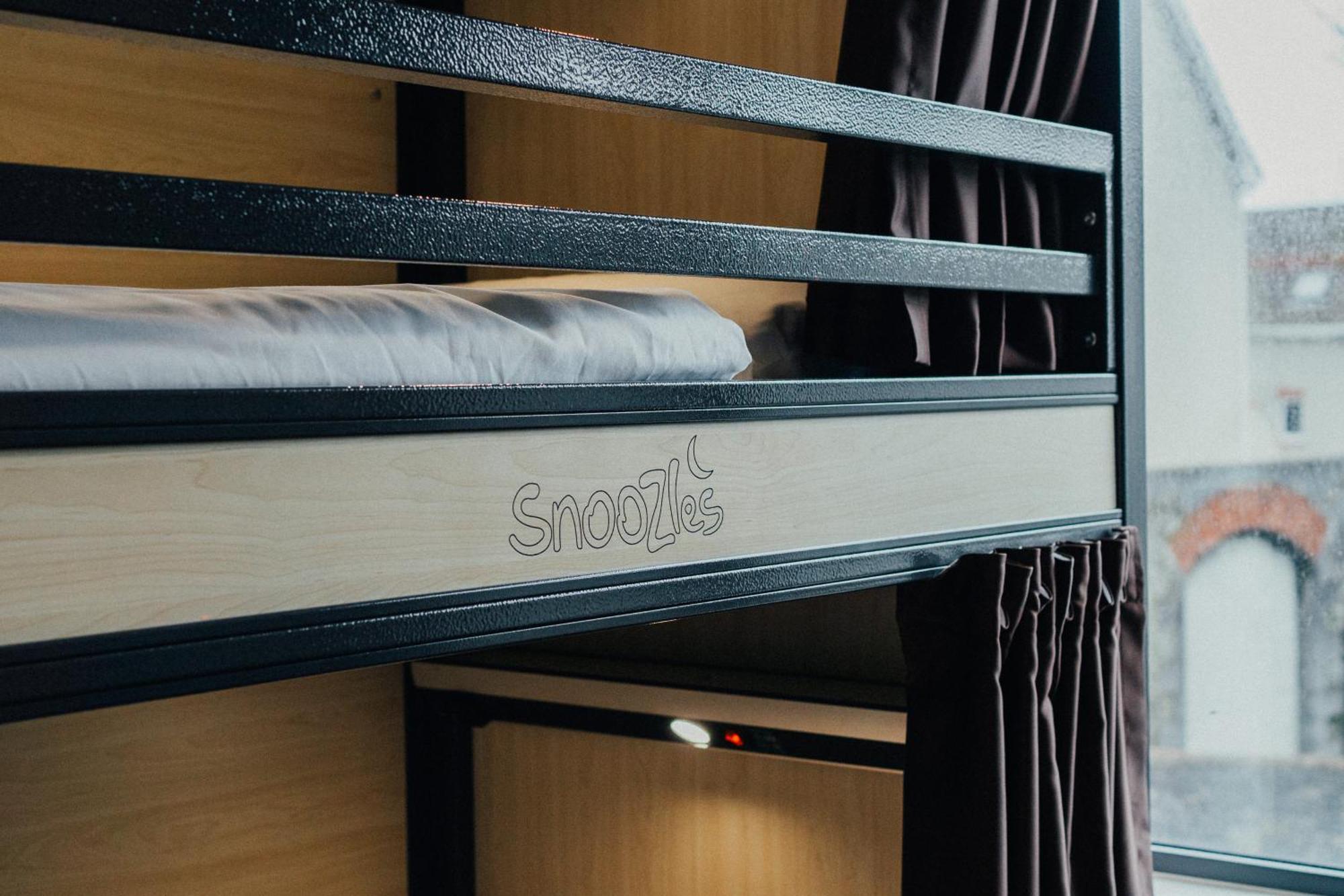 Snoozles Centre Hostel *