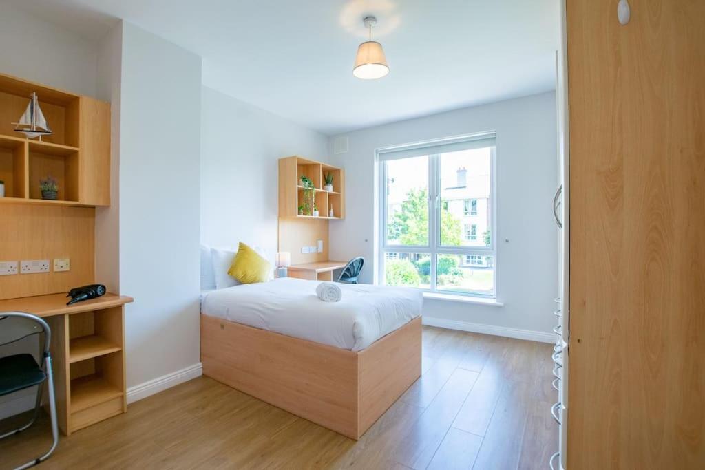 Holiday home 71 - Spacious Townhouse With Parking By Shortstays