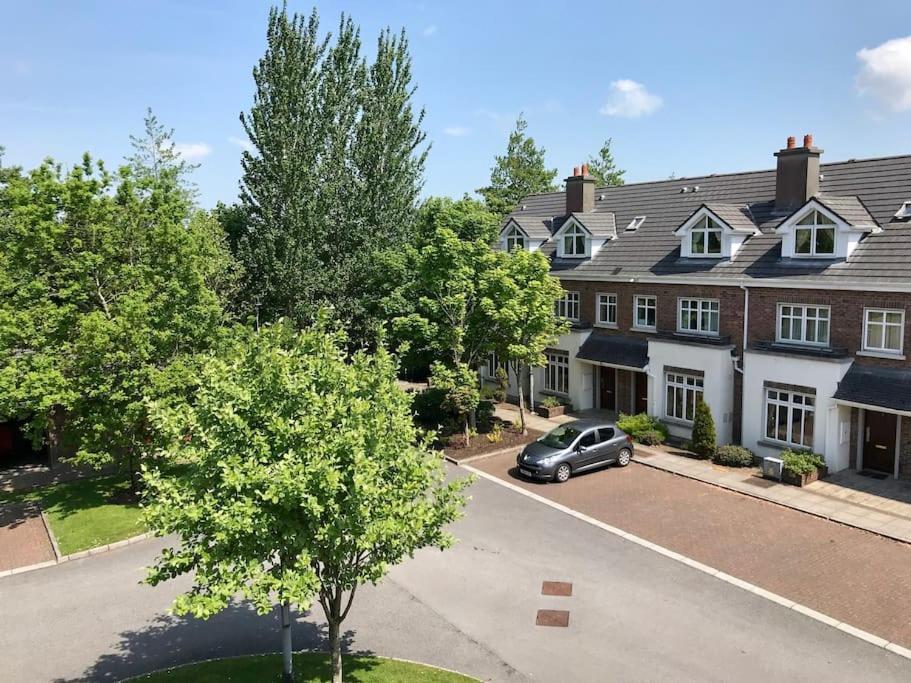 74 - 4 Bed Townhouse With Parking By Shortstays Galway