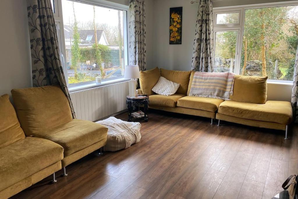 Golfing, Walking, Fishing Rest - Sleeps 8 Galway